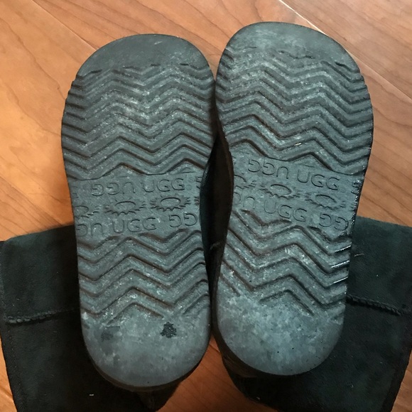 Short Black Ugg Boots - size 6 - Picture 4 of 6